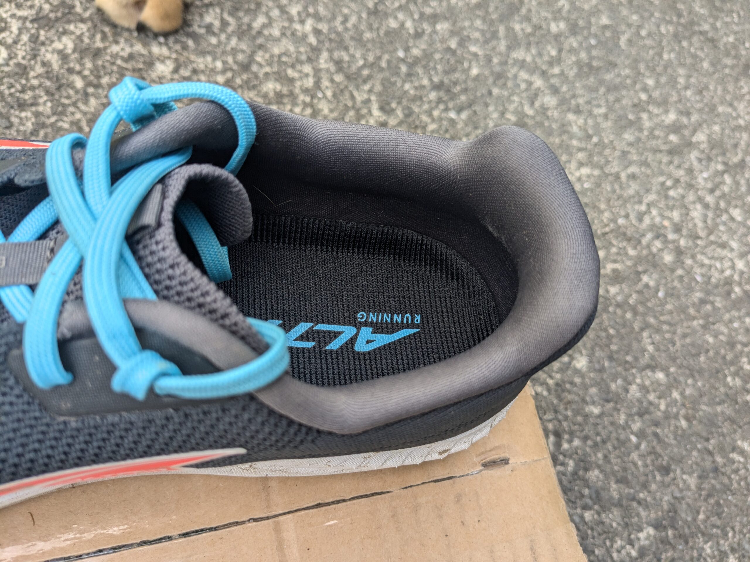 Altra Escalante 4 Heel Cuff