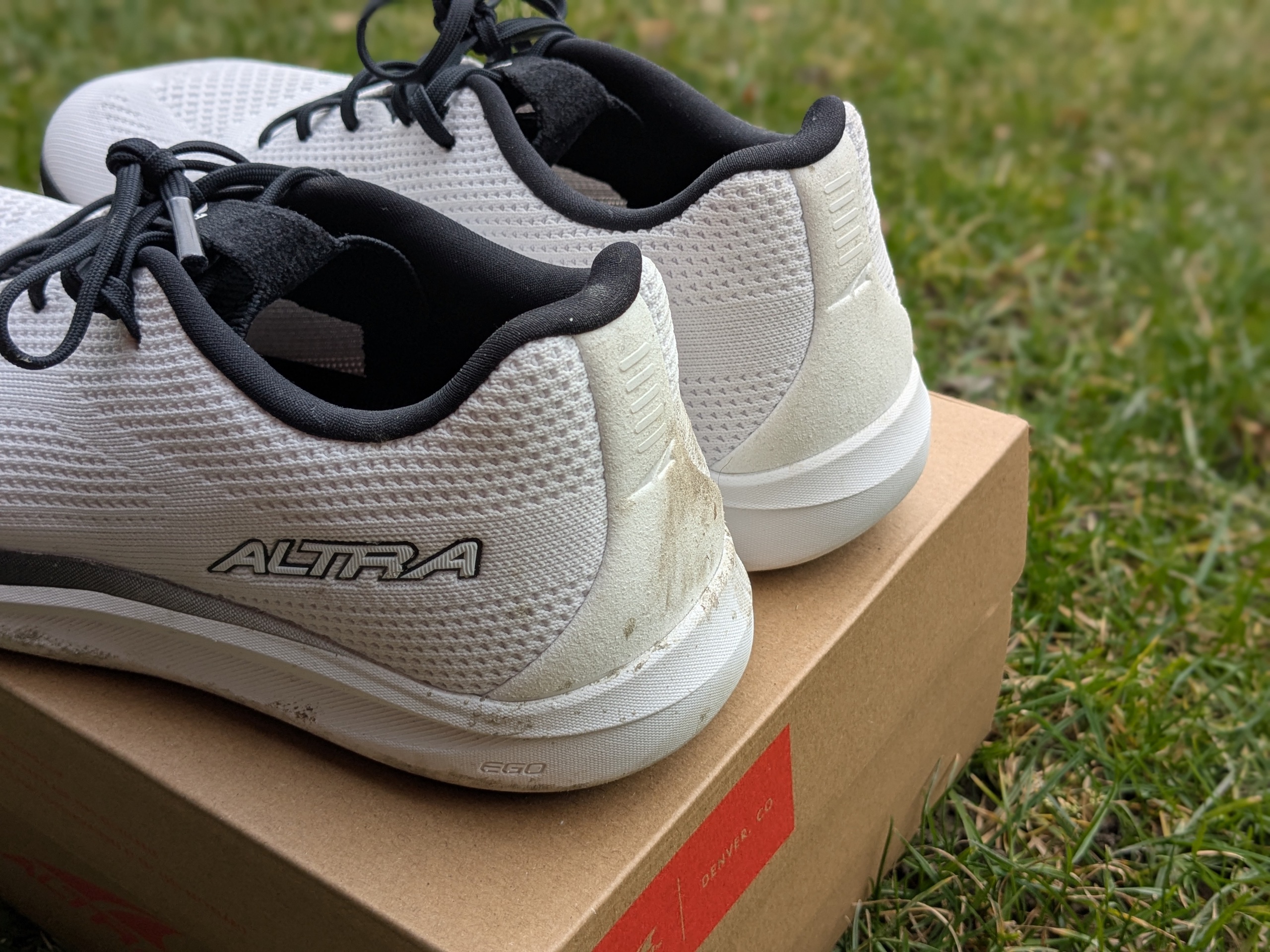 Altra Escalante 5 heel collars showing the soft padded cuff