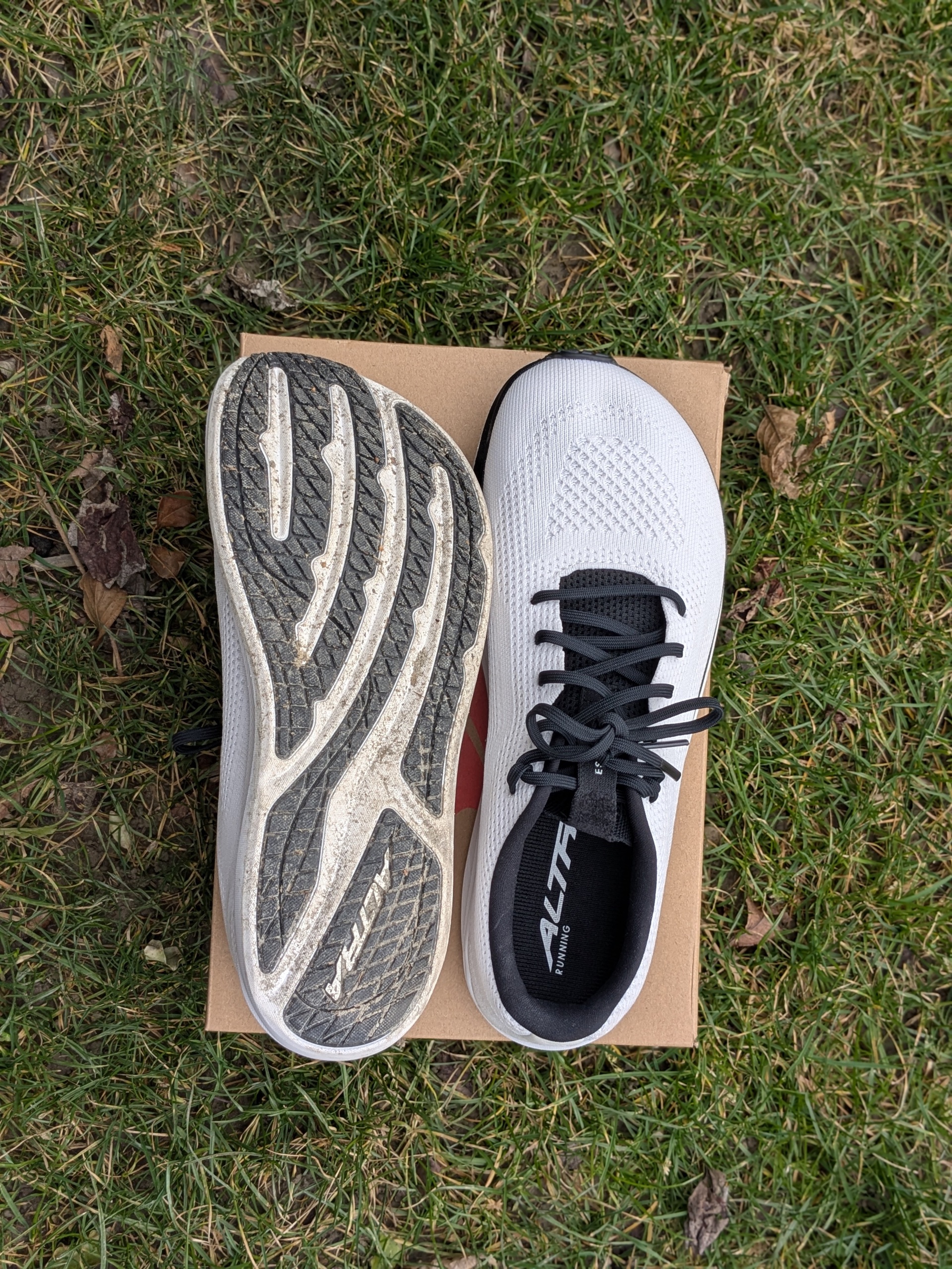 Altra Escalante 5 outsole showing the full-coverage rubber next to the top view