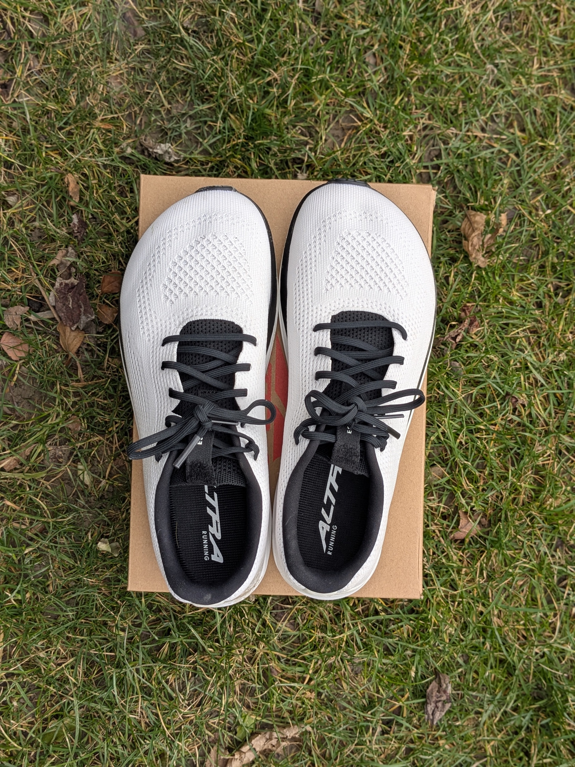 Altra Escalante 5 pair viewed from above on the shoe box