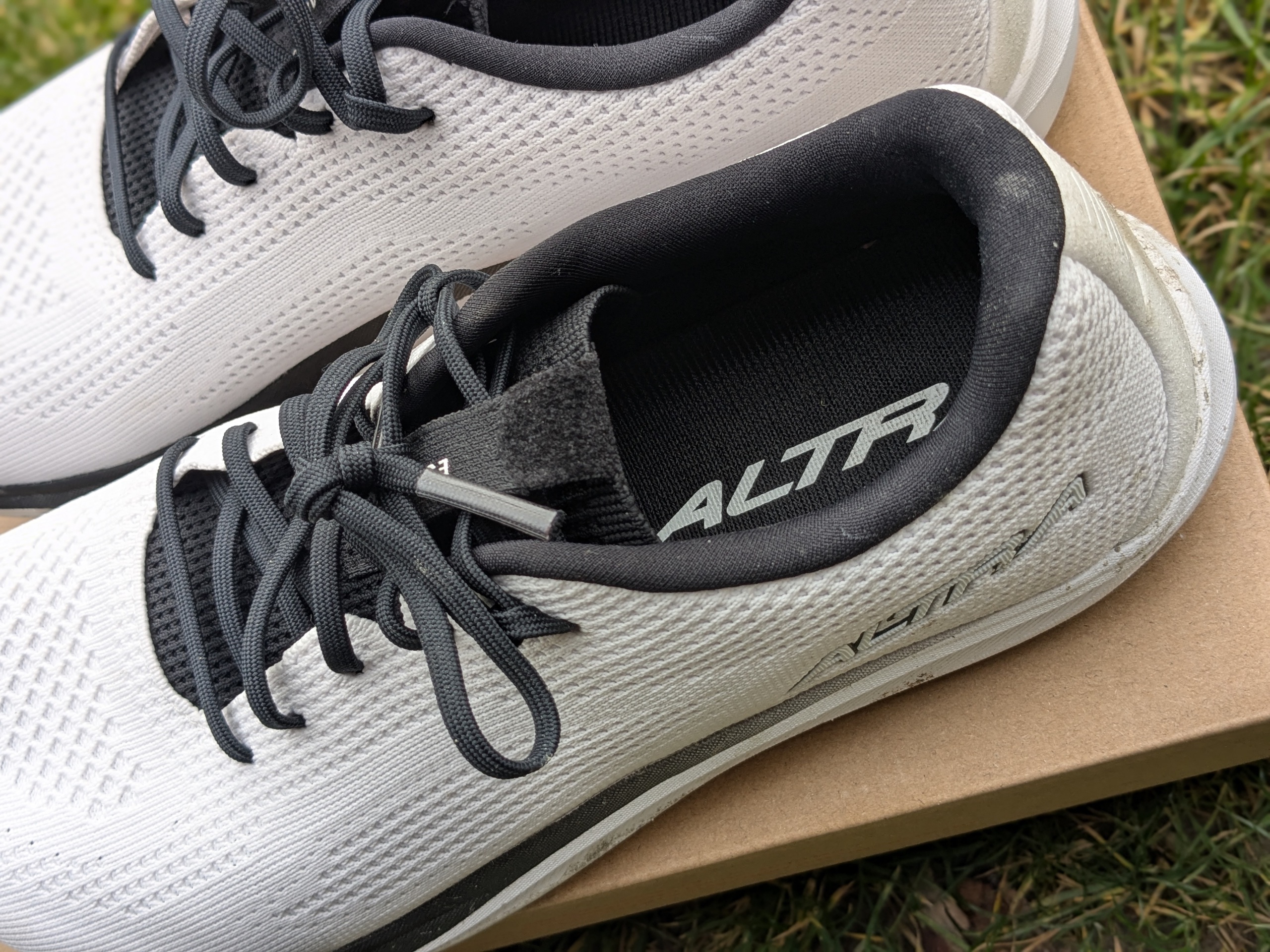 Altra Escalante 5 tongue and lacing showing the flexible tongue and pull loop
