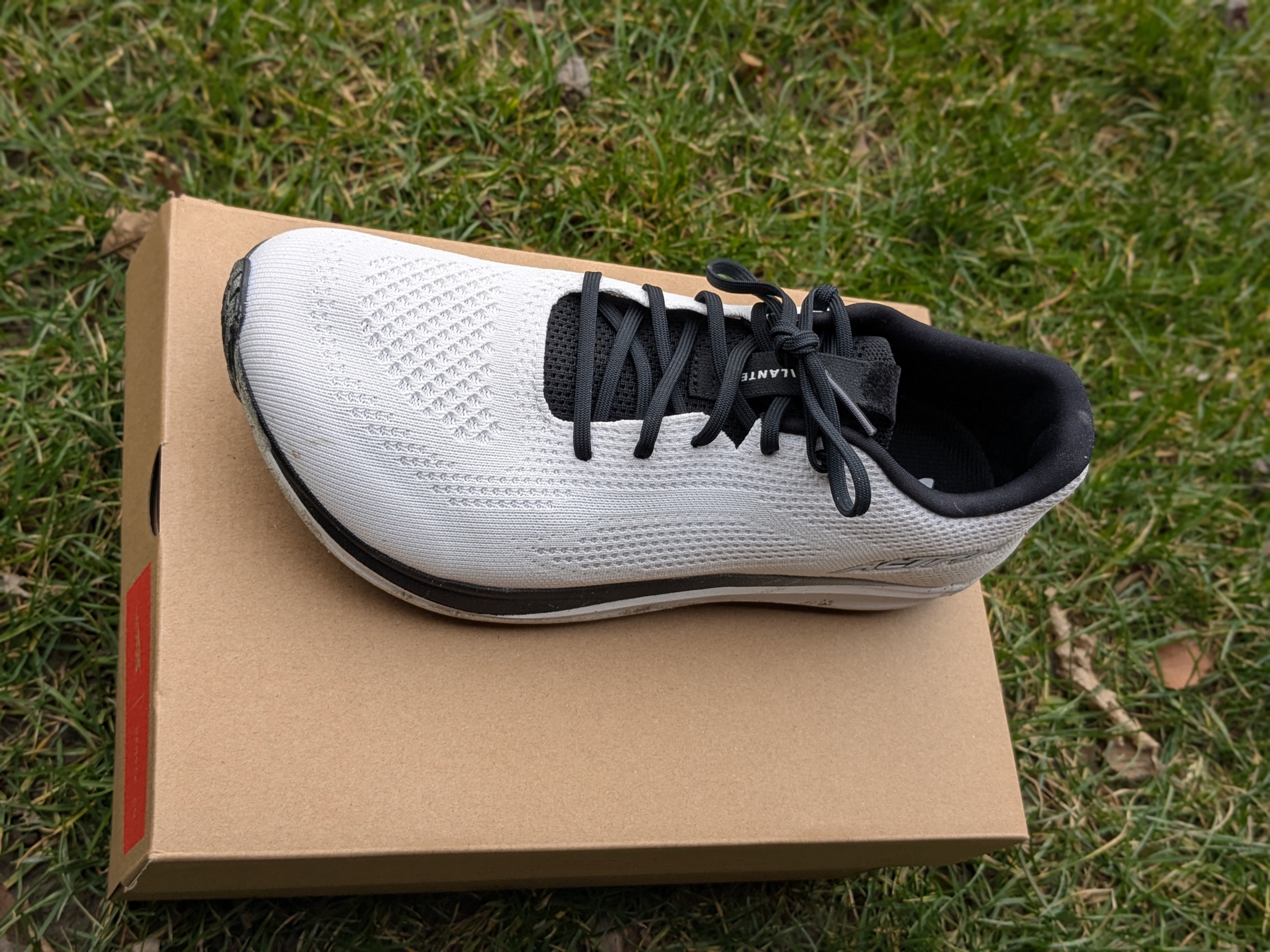 Altra Escalante 5 upper viewed from above showing the engineered knit weave