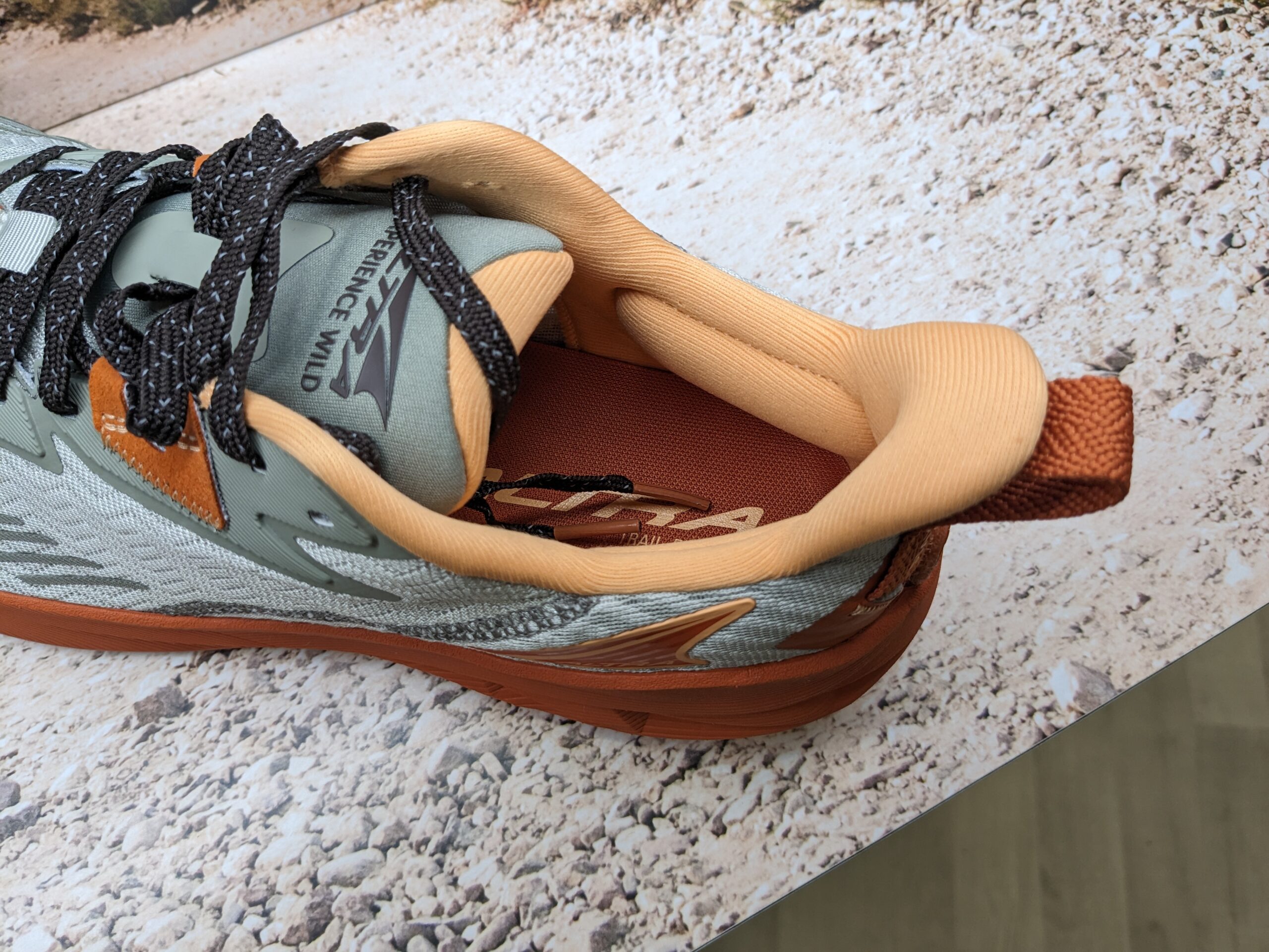 Altra Experience Flow heel