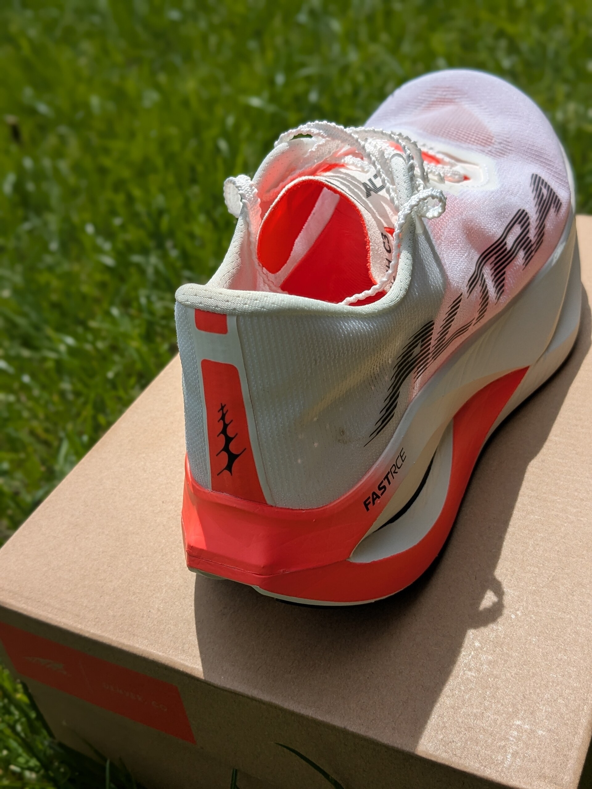 Altra Vanish Carbon 3 heel showing the flexible collar and midsole
