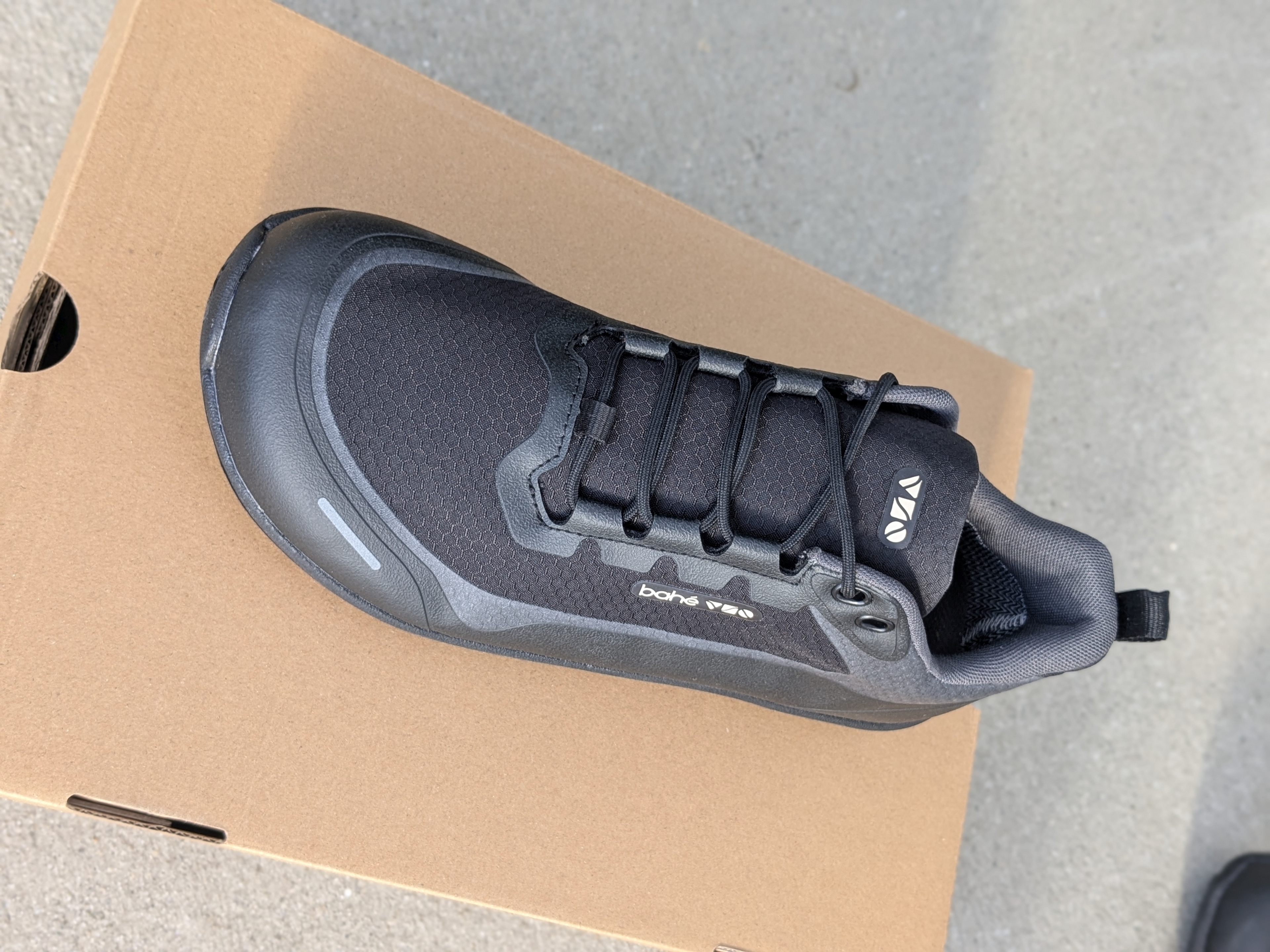 Bahé Rewild Flex 10mm stack showing minimal cushioning and ground contact