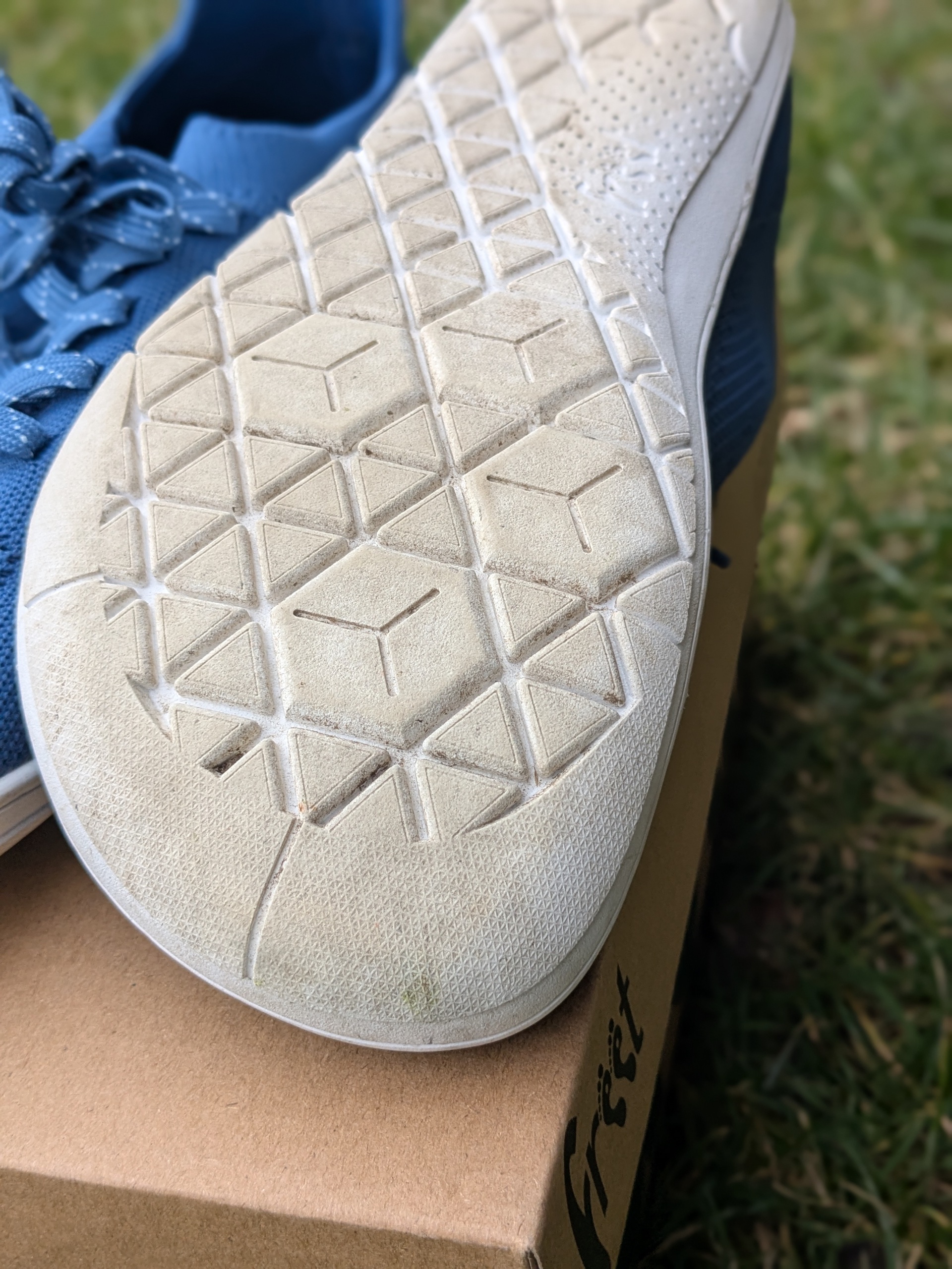 Freet Tanga 3 forefoot tread close-up showing the triangular UrbanGrip pattern