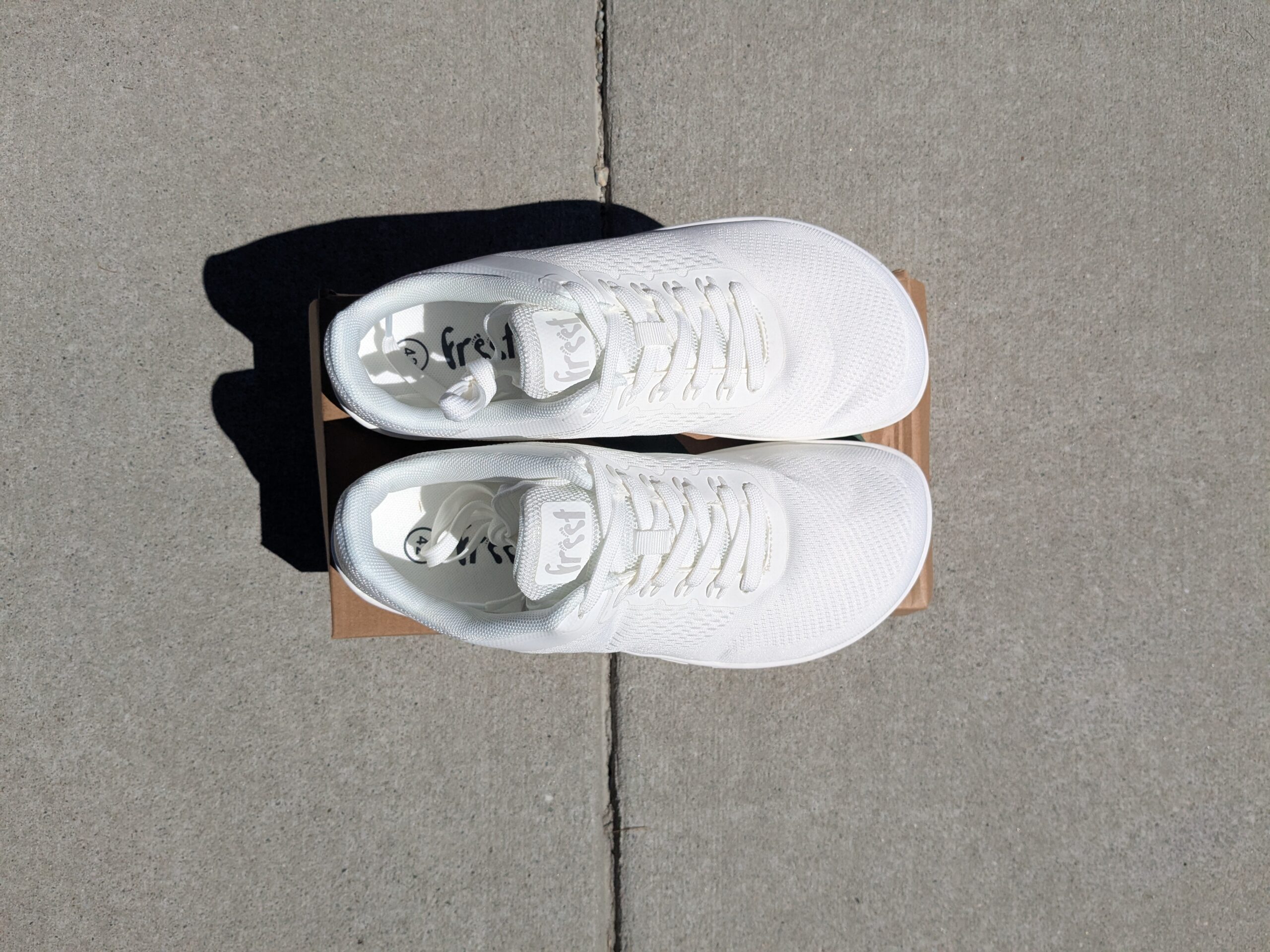 Freet Vibe 2 showing wide toe box and accommodating midfoot fit