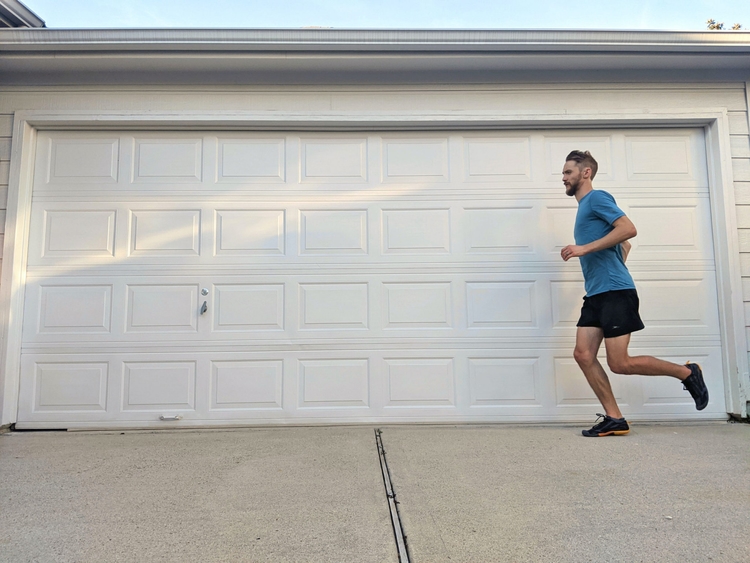 Should you be running in a Maximal or Minimal shoe?