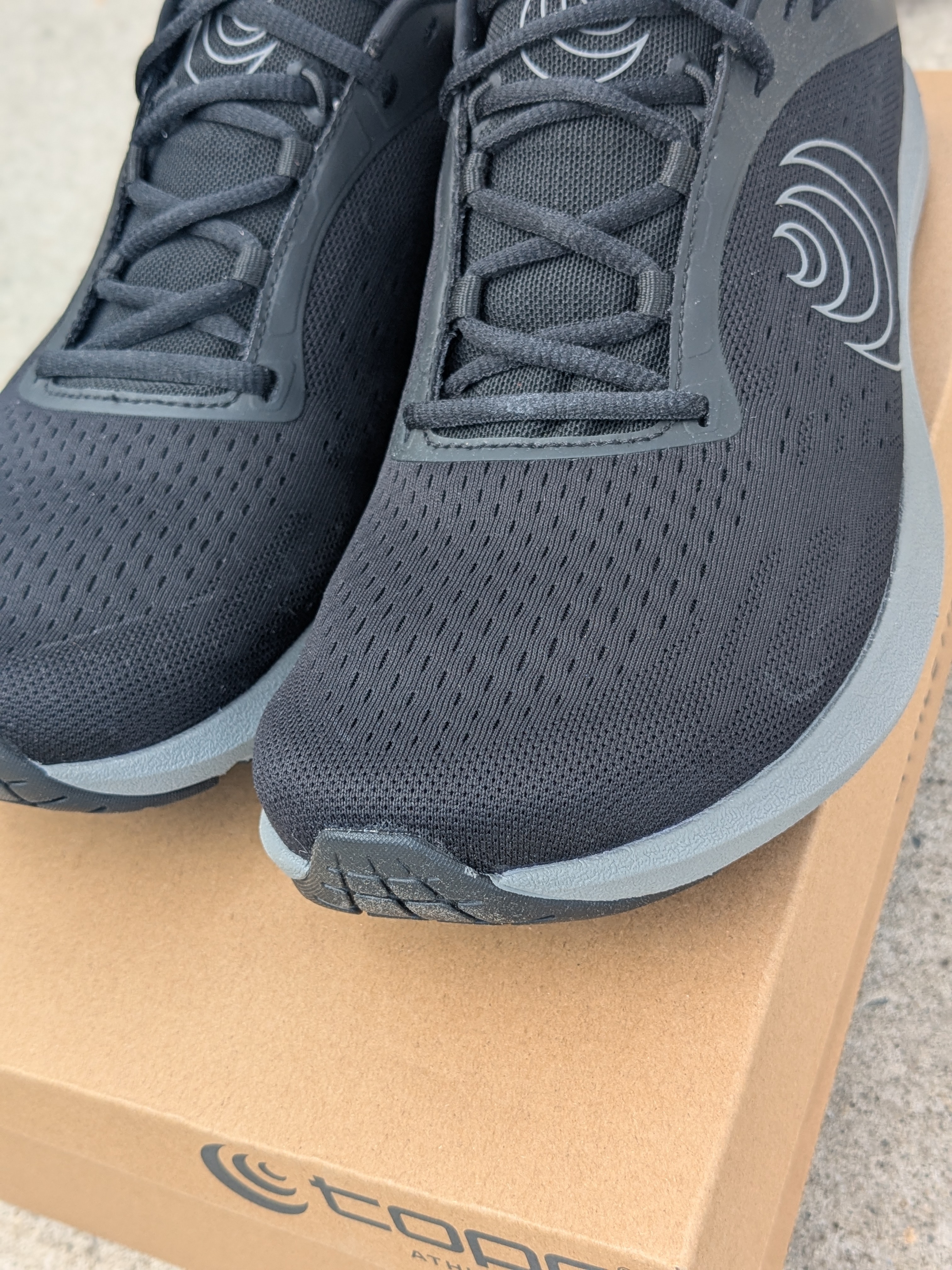 Topo Athletic ST-6 toe box top-down view