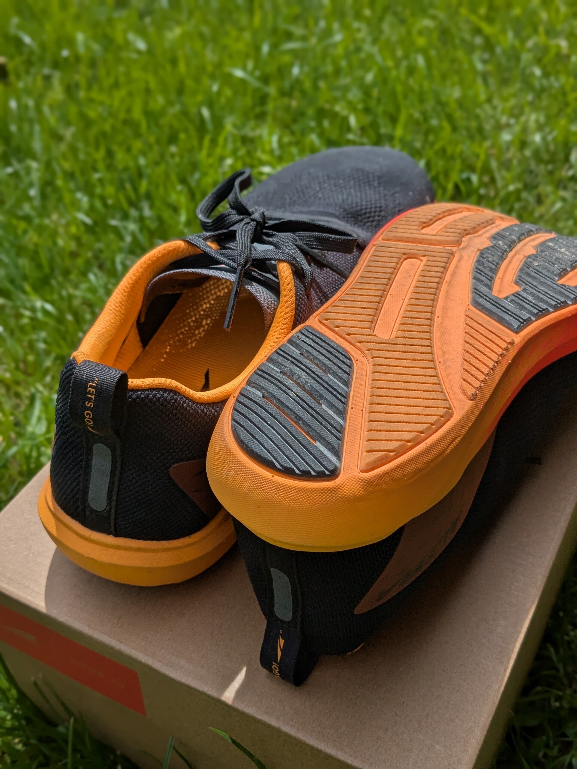 Altra Vanish Pulse heel showing the heel counter and rail