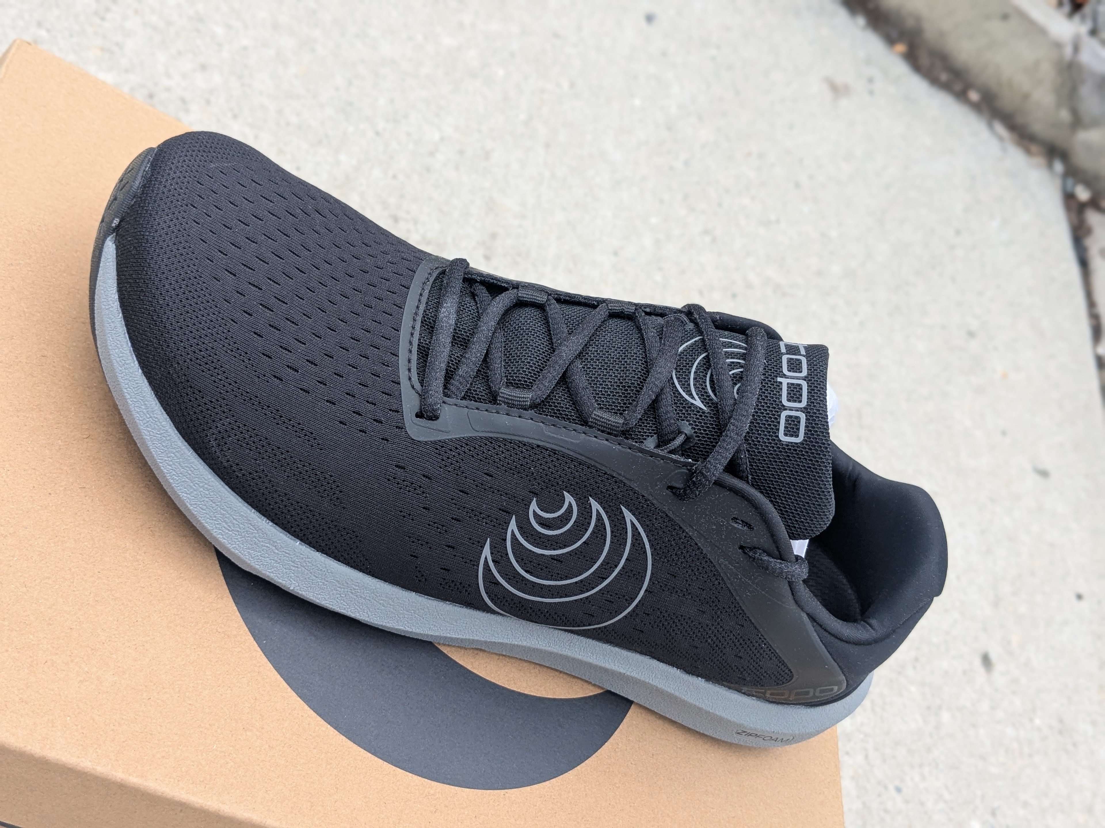 Topo Athletic ST-6 lateral view