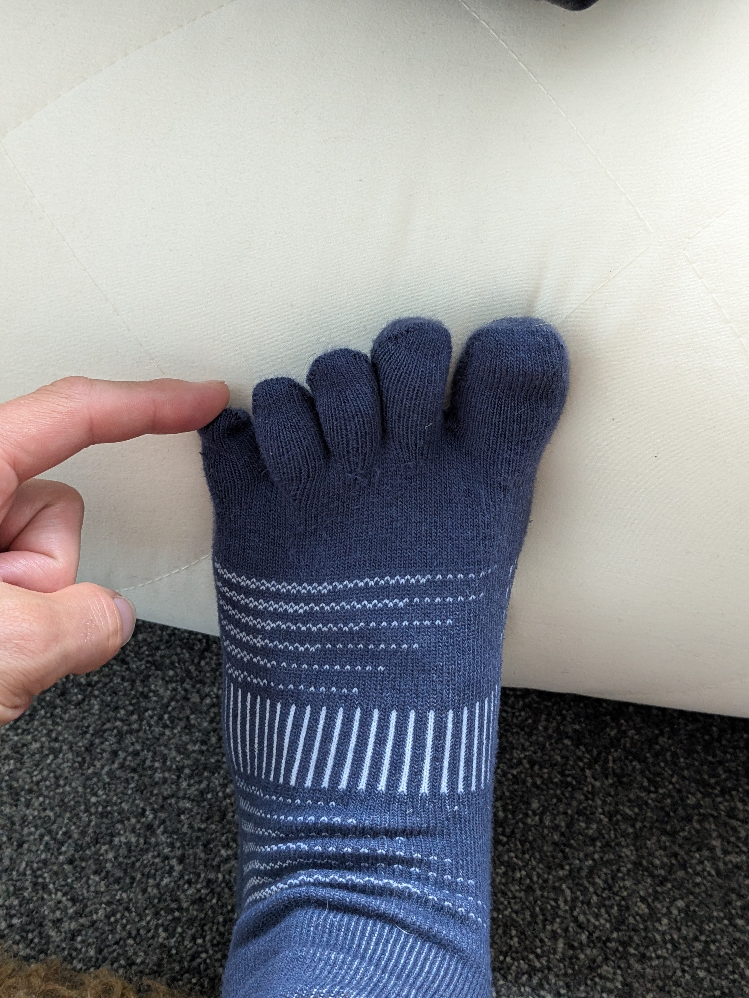 Injinji Run Original Weight Mini-Crew showing toe pocket fit detail